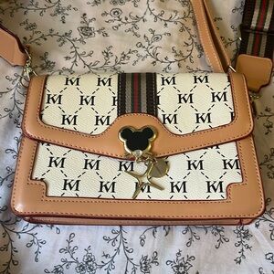 It is great to wear to a fancy restaurant with ur friends and families.